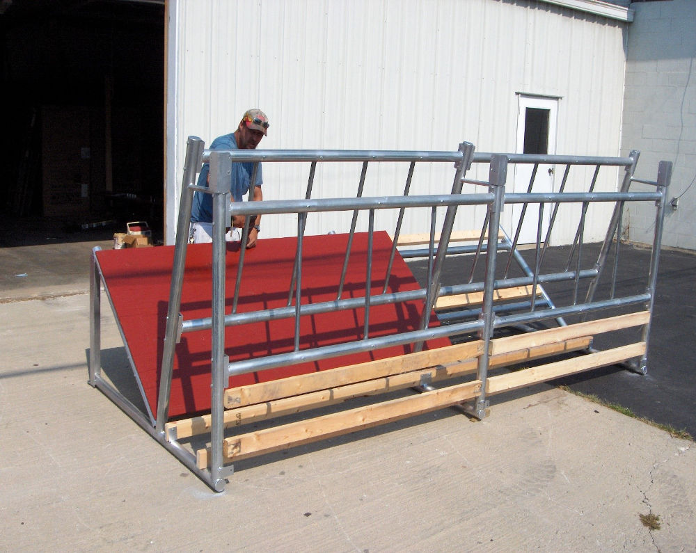 BK-6 Fence Line Cattle Hay Feeder